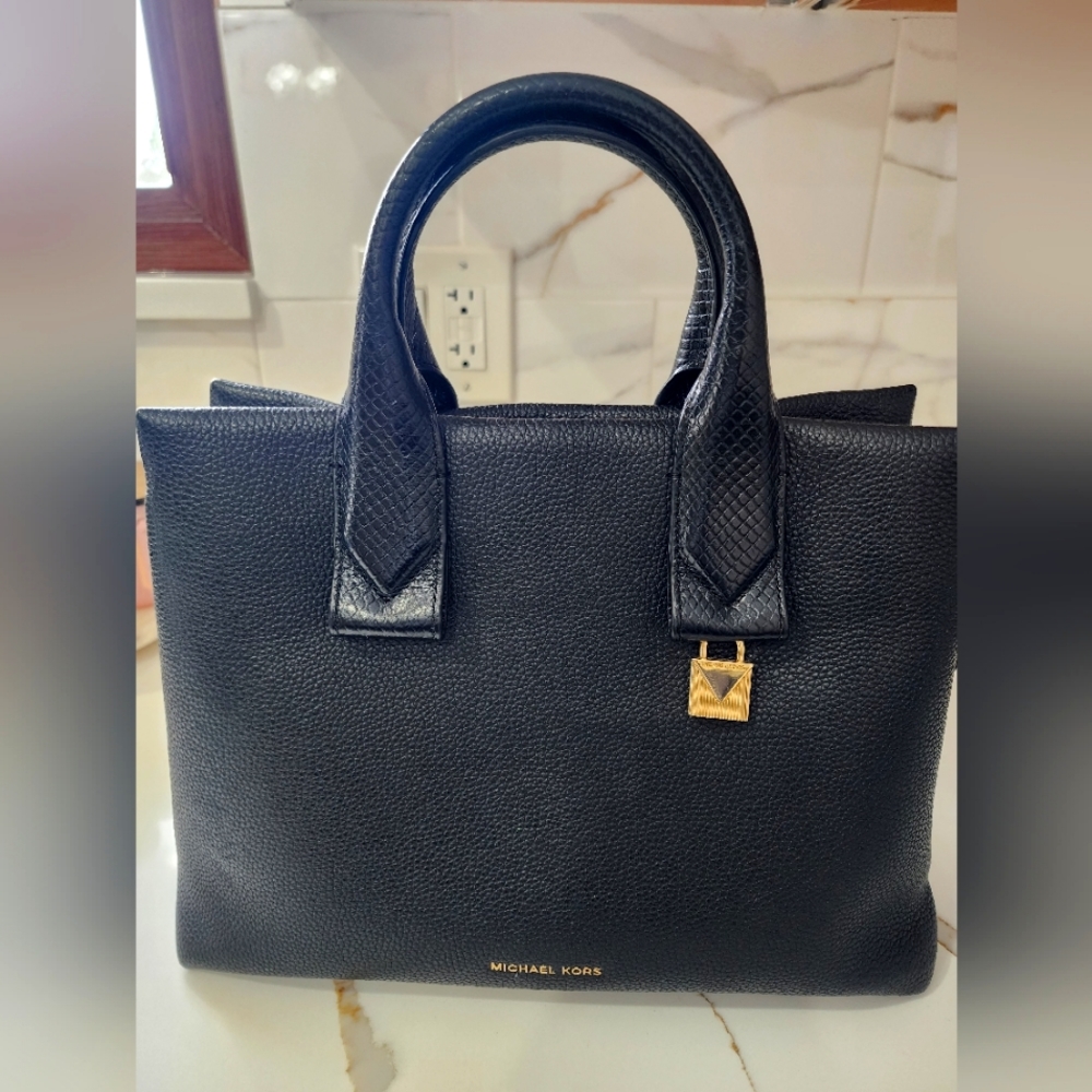 MICHAEL KORS ROLLINS LEATHER SATCHEL BLACK COLOR
